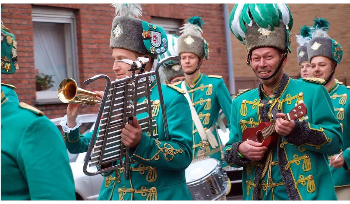 REZAG-Husaren - Tanzcorps mutiert zum Spielmannszug