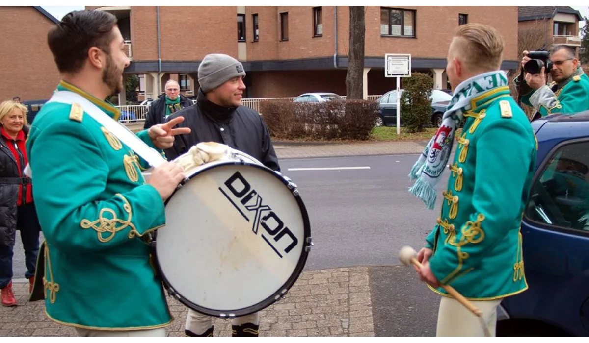 REZAG-Husaren - Tanzcorps mutiert zum Spielmannszug