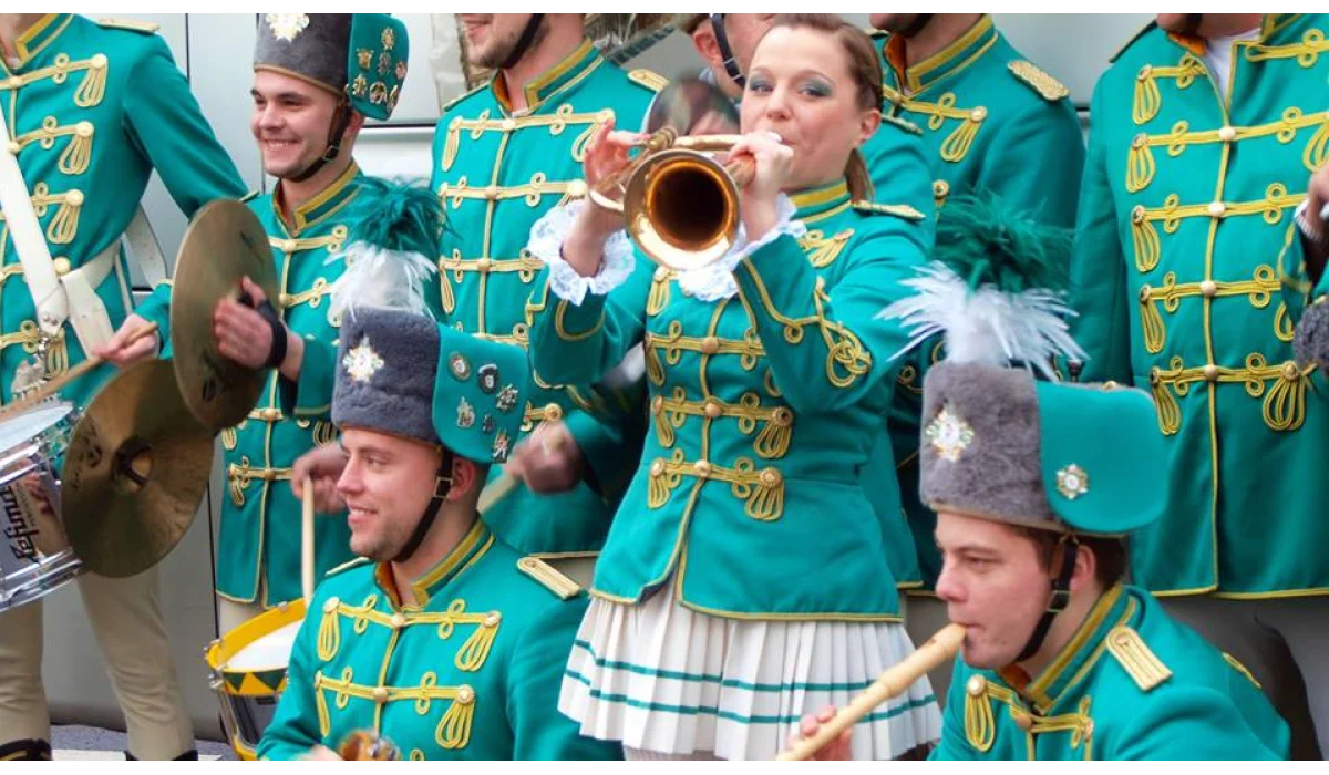 REZAG-Husaren - Tanzcorps mutiert zum Spielmannszug