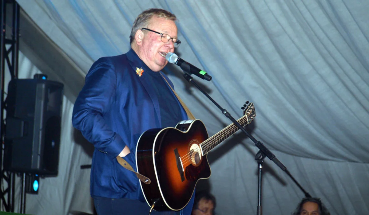 37. Kos­tüm­sit­zung