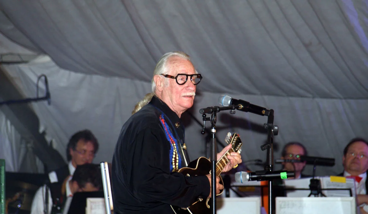 37. Kos­tüm­sit­zung