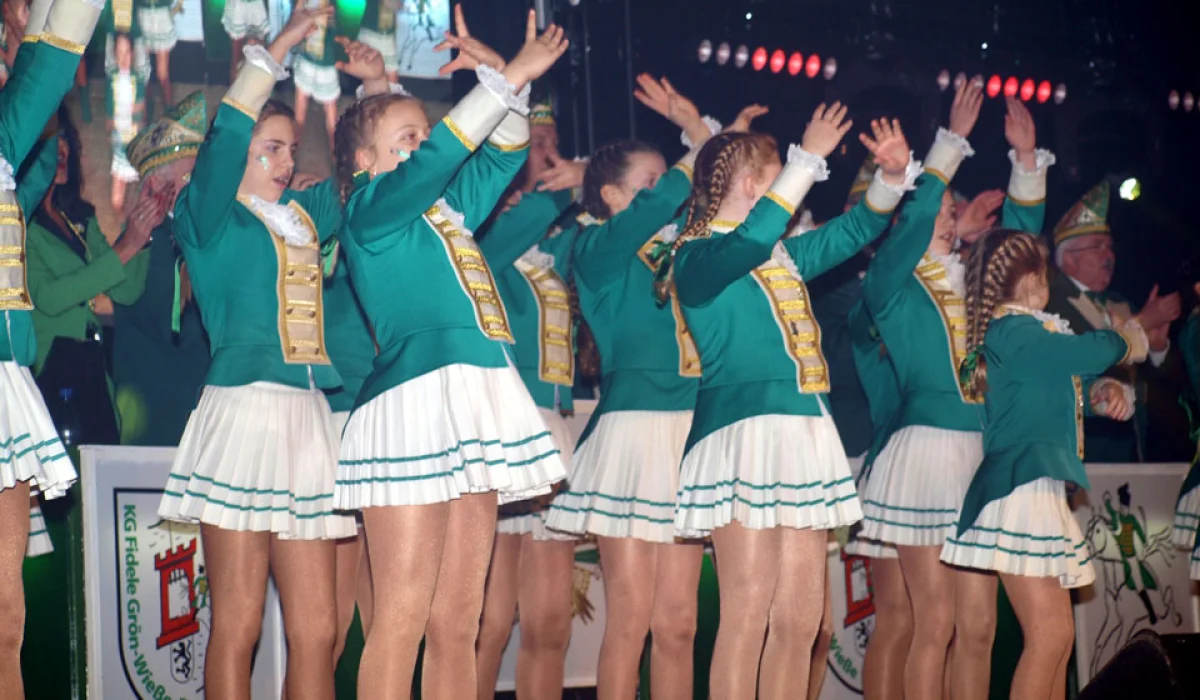 37. Kos­tüm­sit­zung