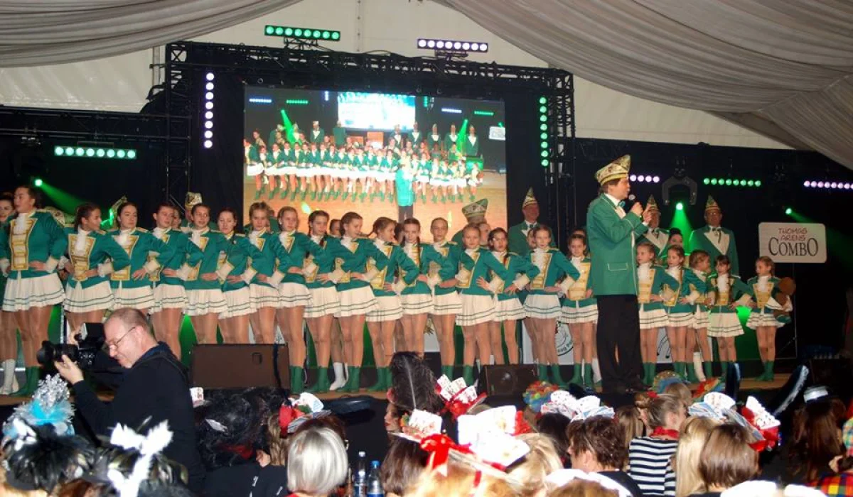 9. Mäd­chen­sit­zung