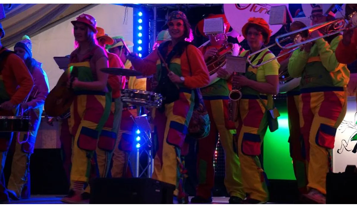 Porzer Rosensonntagszug bricht alle Rekorde Porzer Rosensonntagszug bricht alle Rekorde