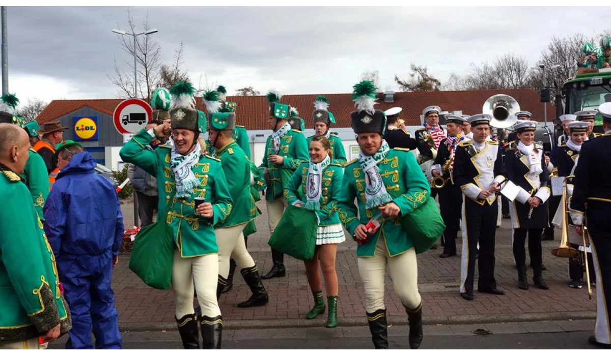 Porzer Rosensonntagszug bricht alle Rekorde Porzer Rosensonntagszug bricht alle Rekorde